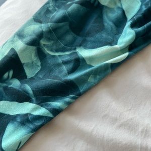 Evolution creation yoga pants.